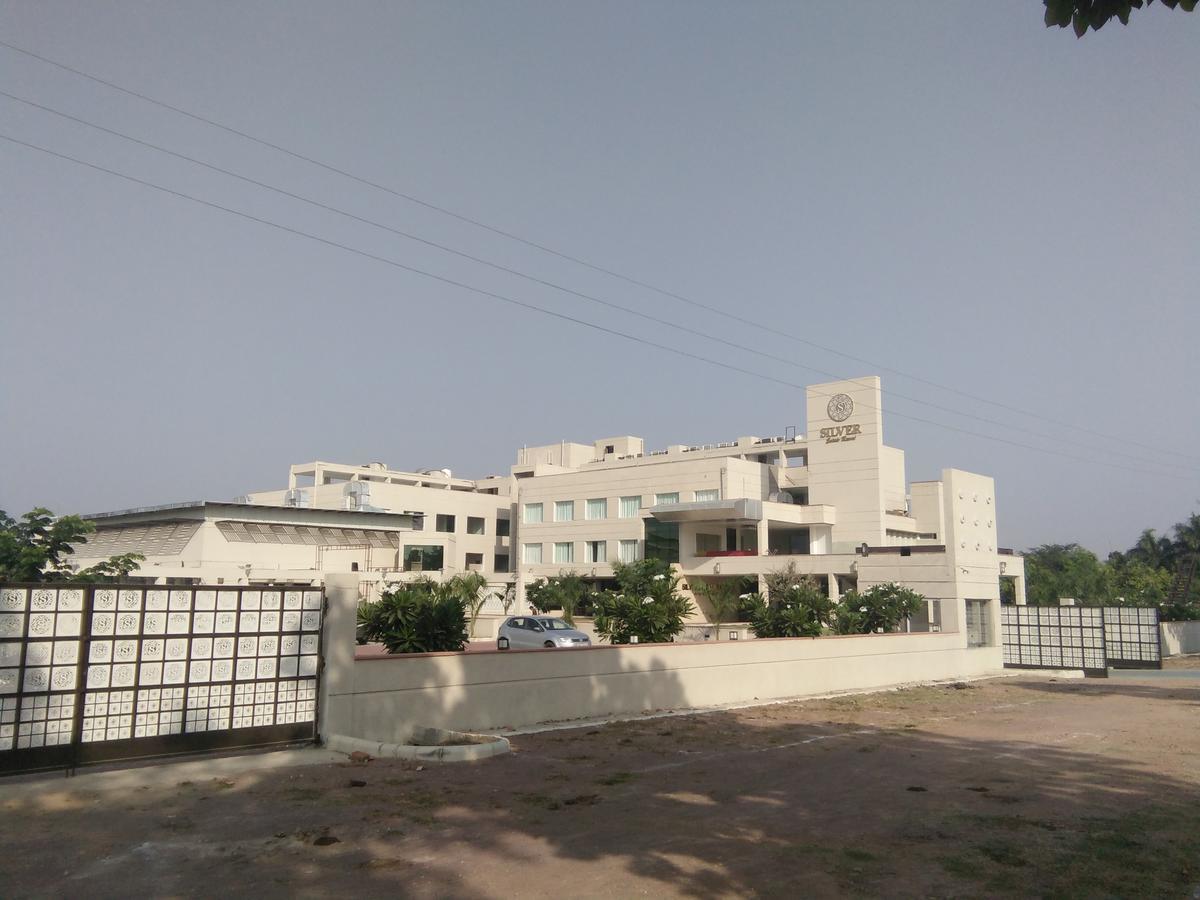 Silver Estate Resort Tikamgarh ภายนอก รูปภาพ