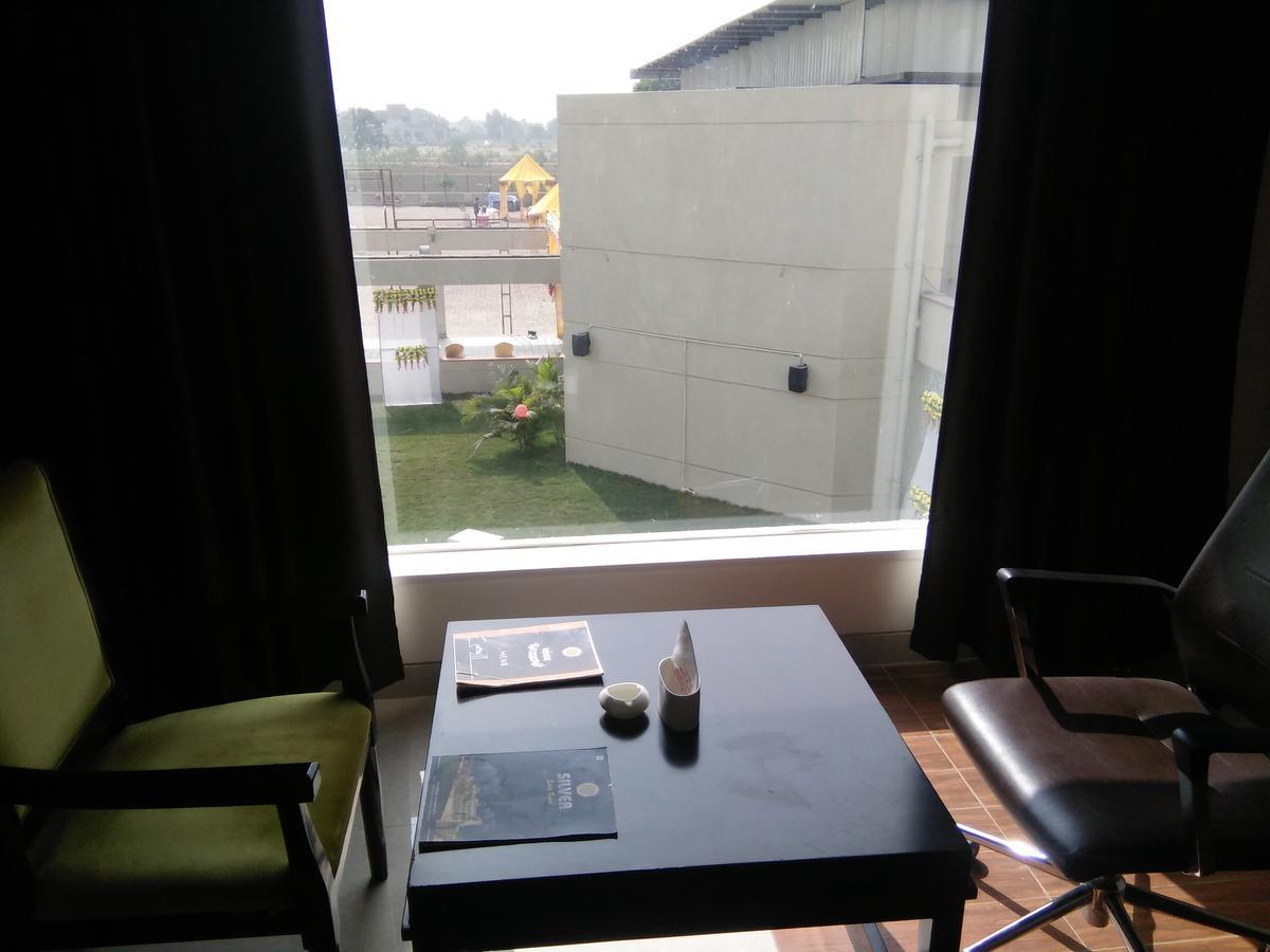 Silver Estate Resort Tikamgarh ภายนอก รูปภาพ