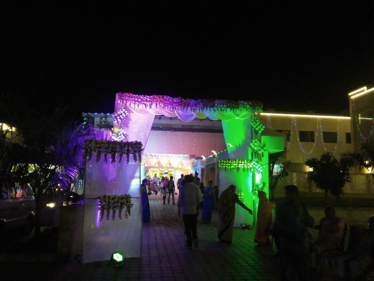 Silver Estate Resort Tikamgarh ภายนอก รูปภาพ