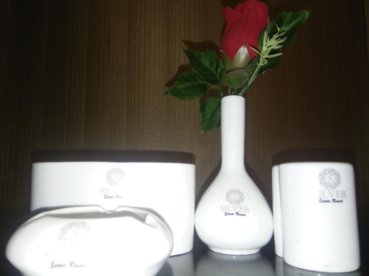 Silver Estate Resort Tikamgarh ภายนอก รูปภาพ